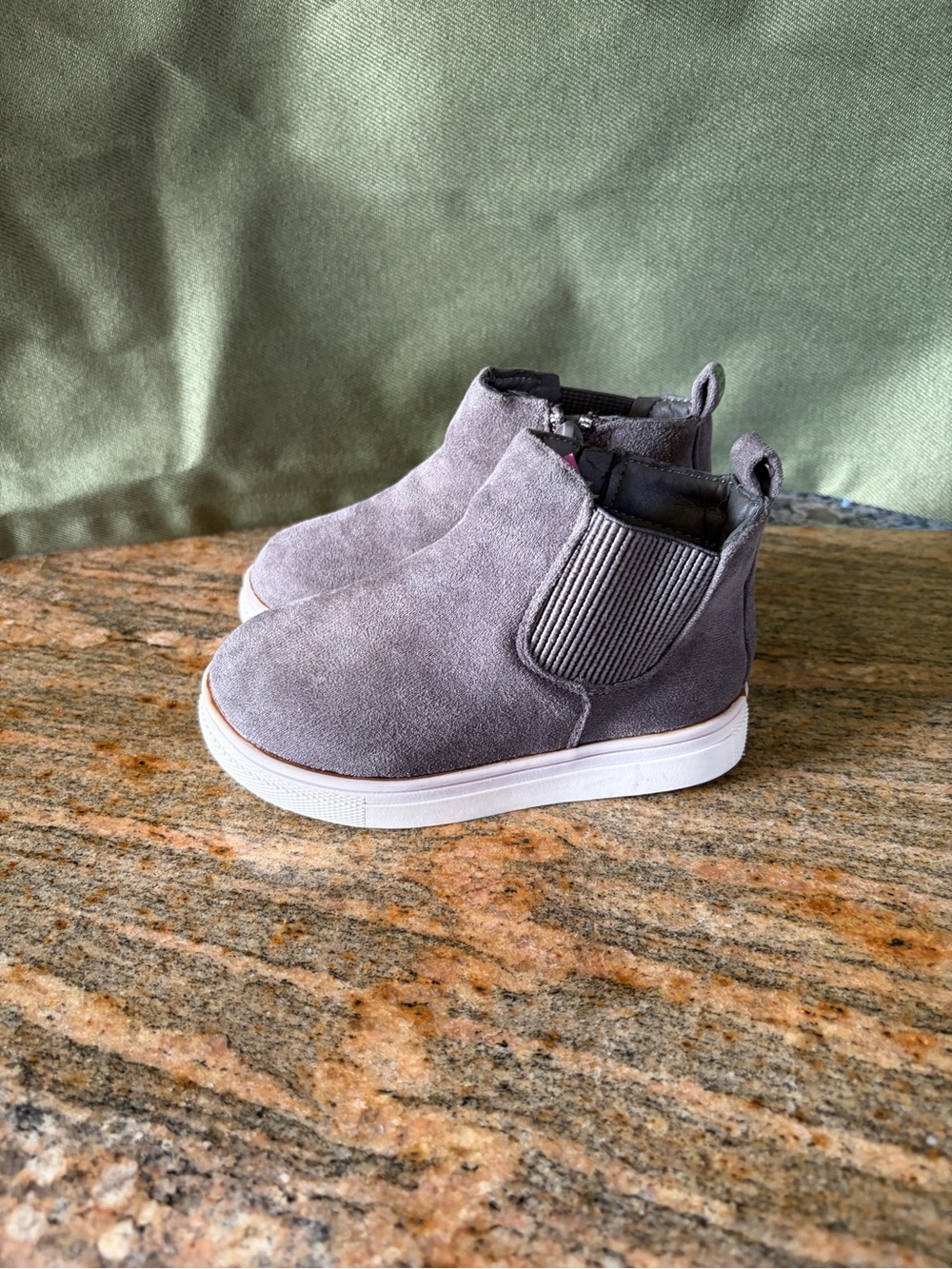 First steps Kids Chelsea Sneaker Boot - Gray
Size 8 - Picture 3 of 16